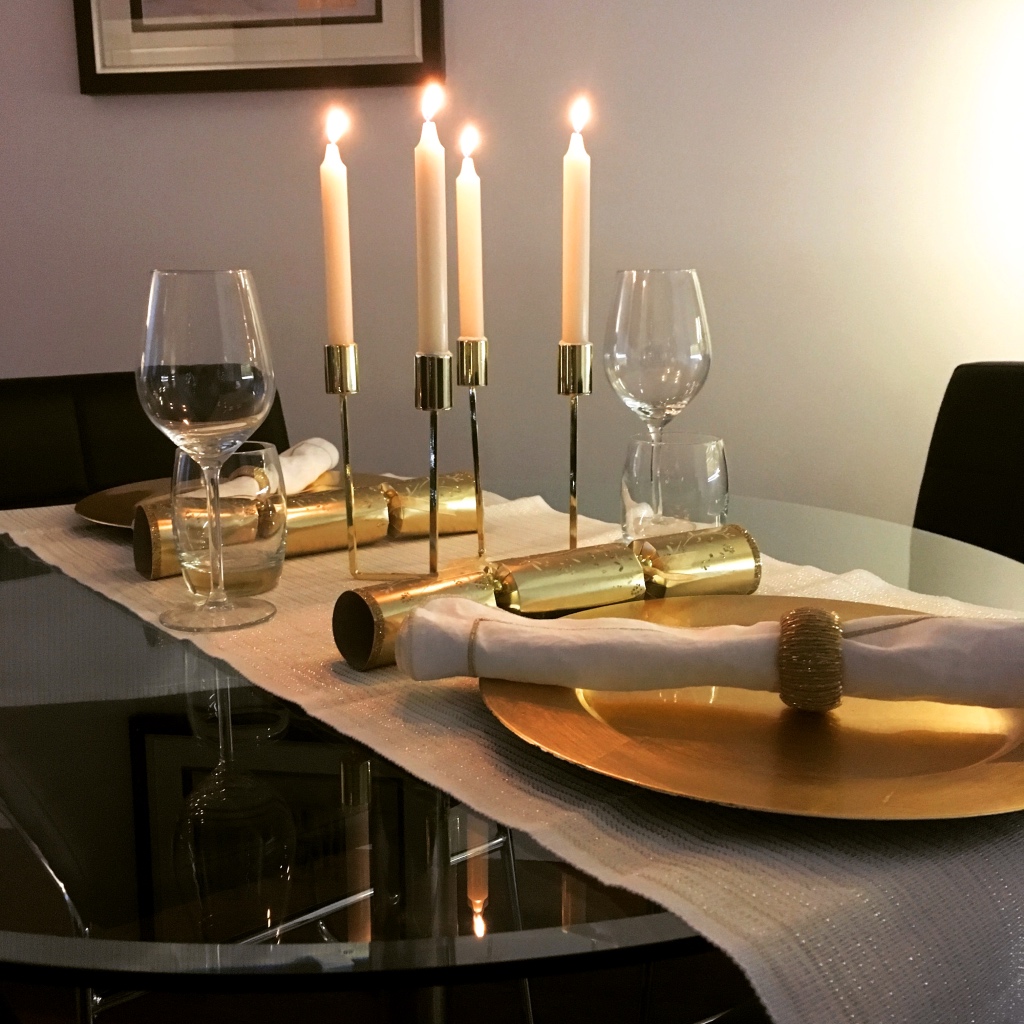 White and Gold Table Inspo